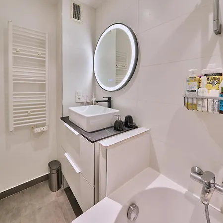 Parisien Au Coeur De Montparnasse Apartment
