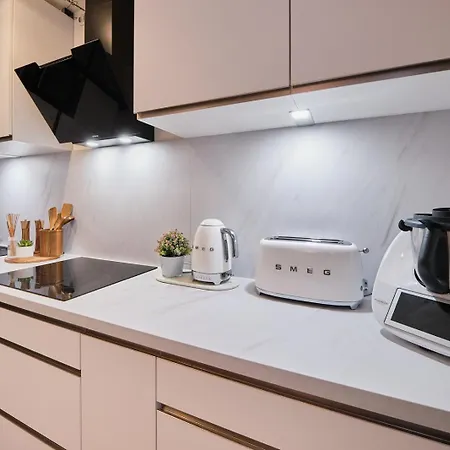 Apartment Parisien Au Coeur De Montparnasse *